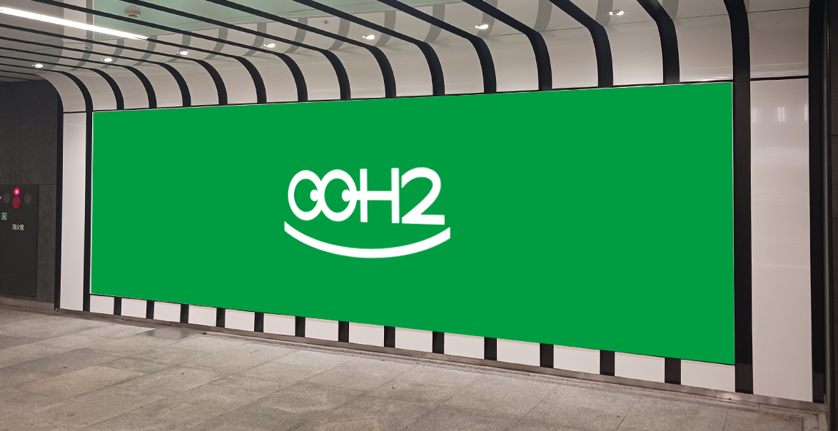 コンコース内に設置された大型広告枠「三宮E-WALL」「三宮E-WALL＋（プラス）」