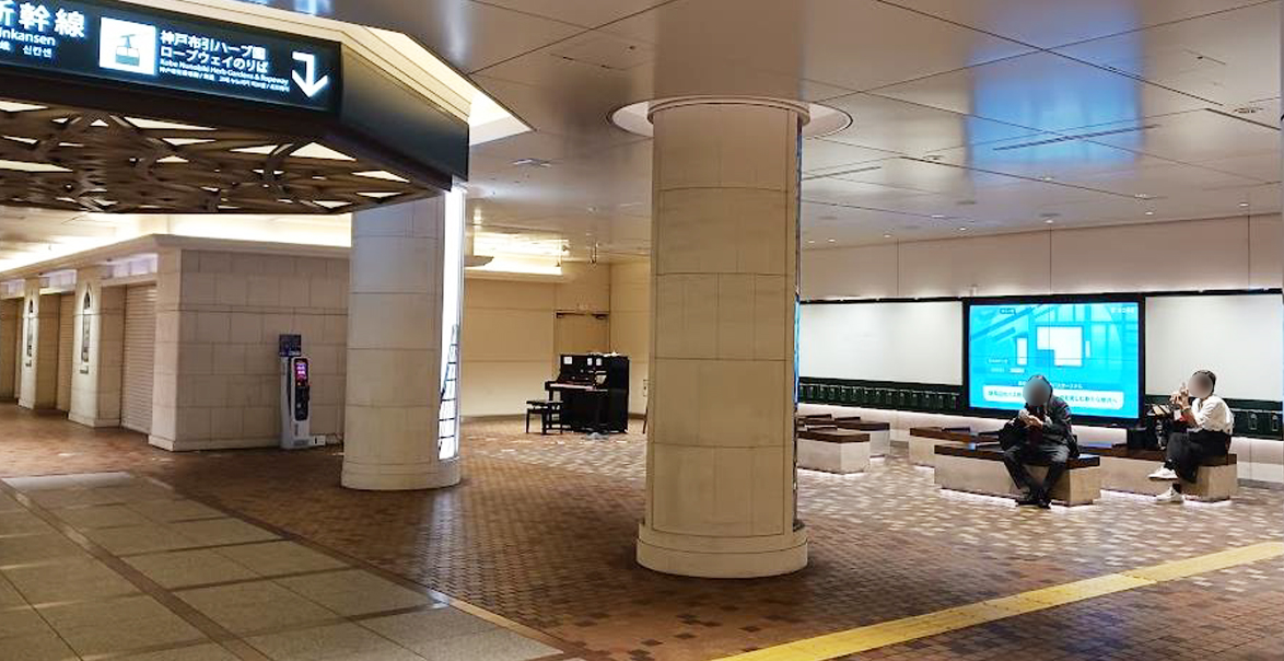 新幹線停車駅で空間を利用した自由な装飾が可能「新神戸Cheerボード」