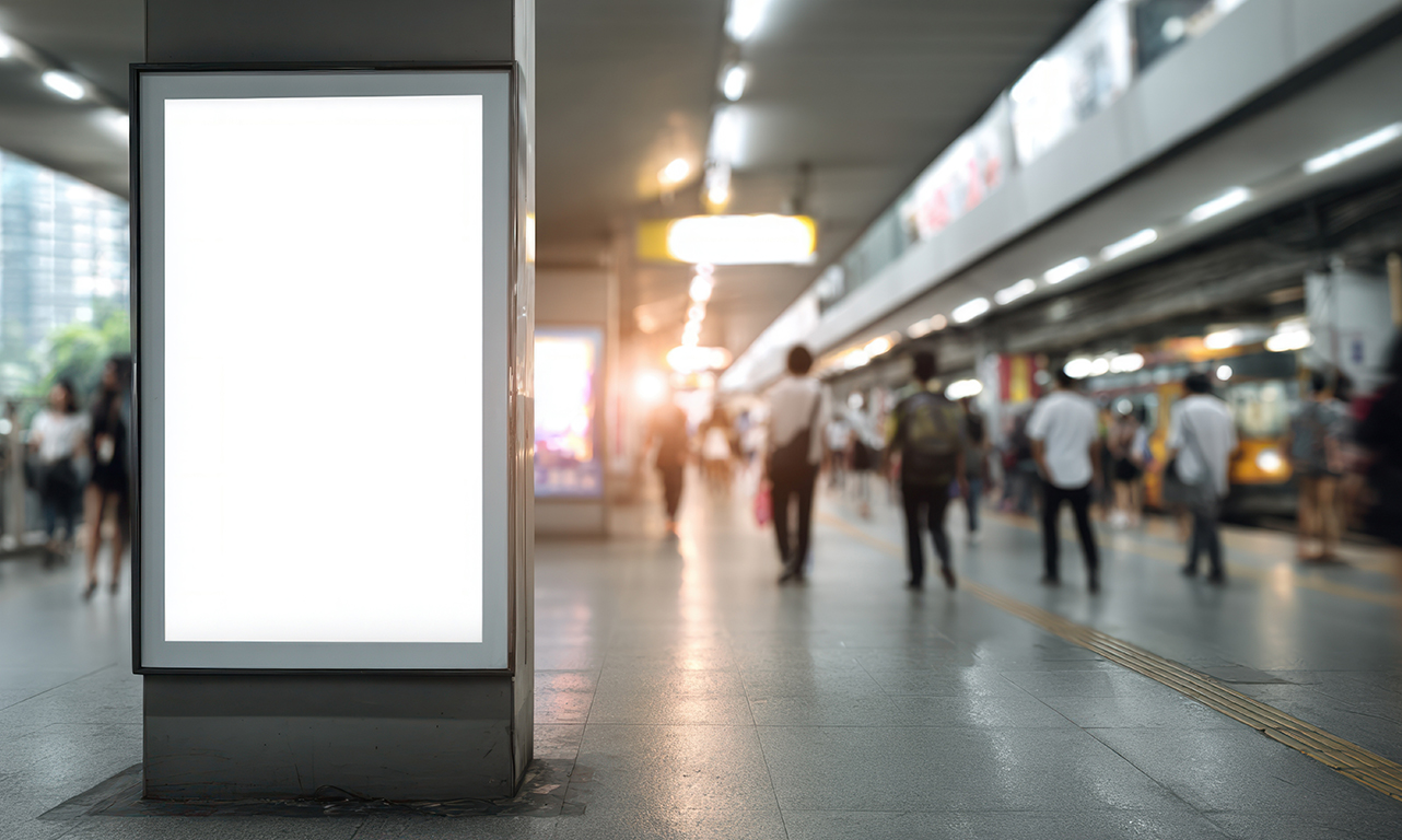 OOH（オーオーエイチ）広告とは？デジタル時代に再評価される屋外広告の種類や特徴を解説